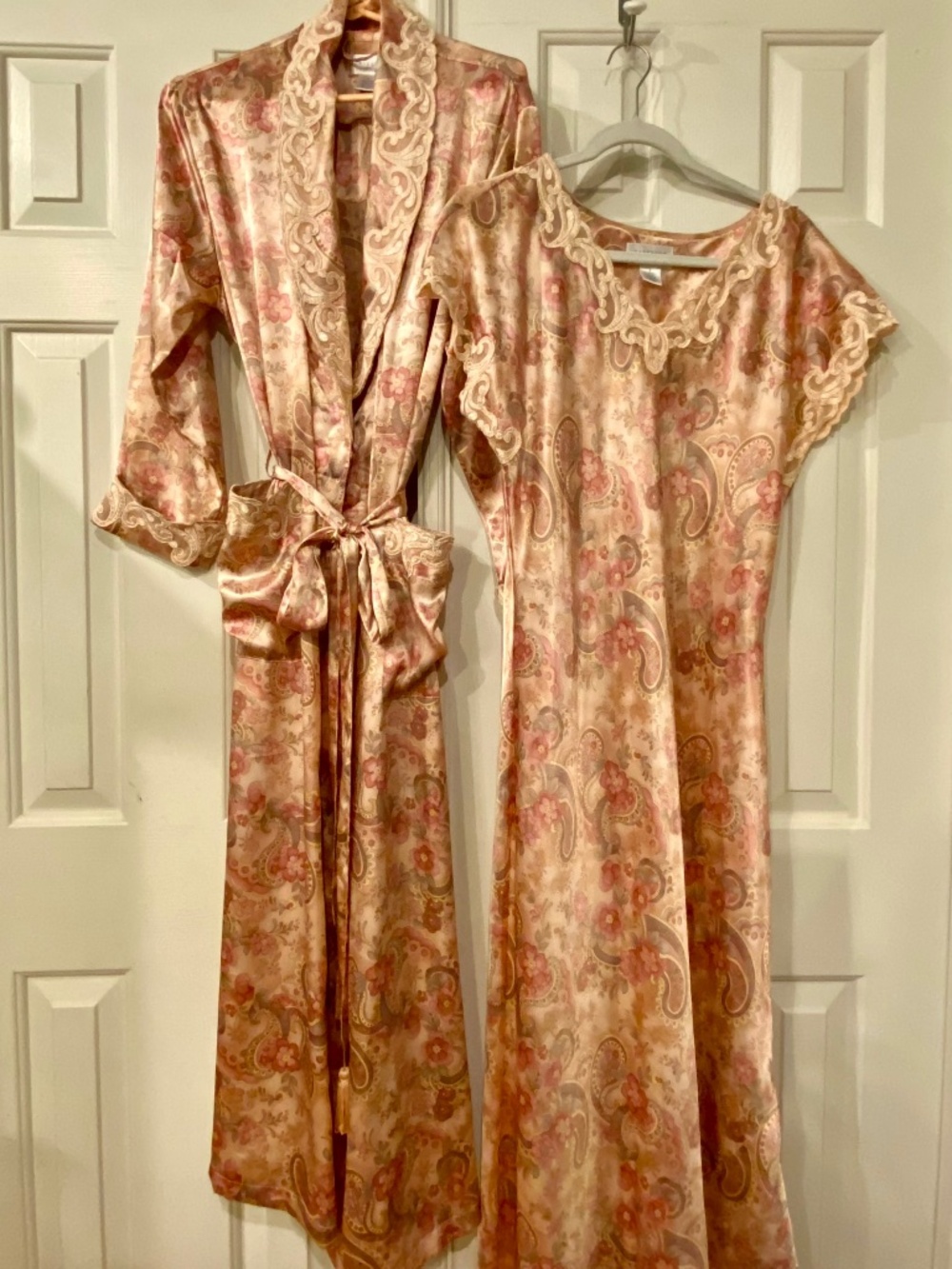 🌠 2 pc Small Cabernet Robe & Long Nightgown  Lace Trim, Cap Sleeve, Tassel Tie